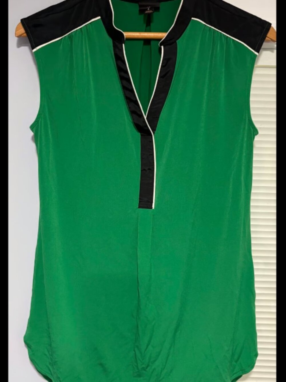 Worthington Kelly Green Colorblock Sleeveless Blouse V-Neck Accent Medium